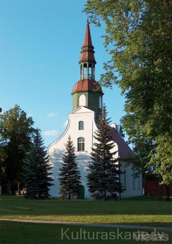 Valkas (Lugažu) Sv. Katrīnas Evaņģēliski luteriskā baznīca un skatu tornis